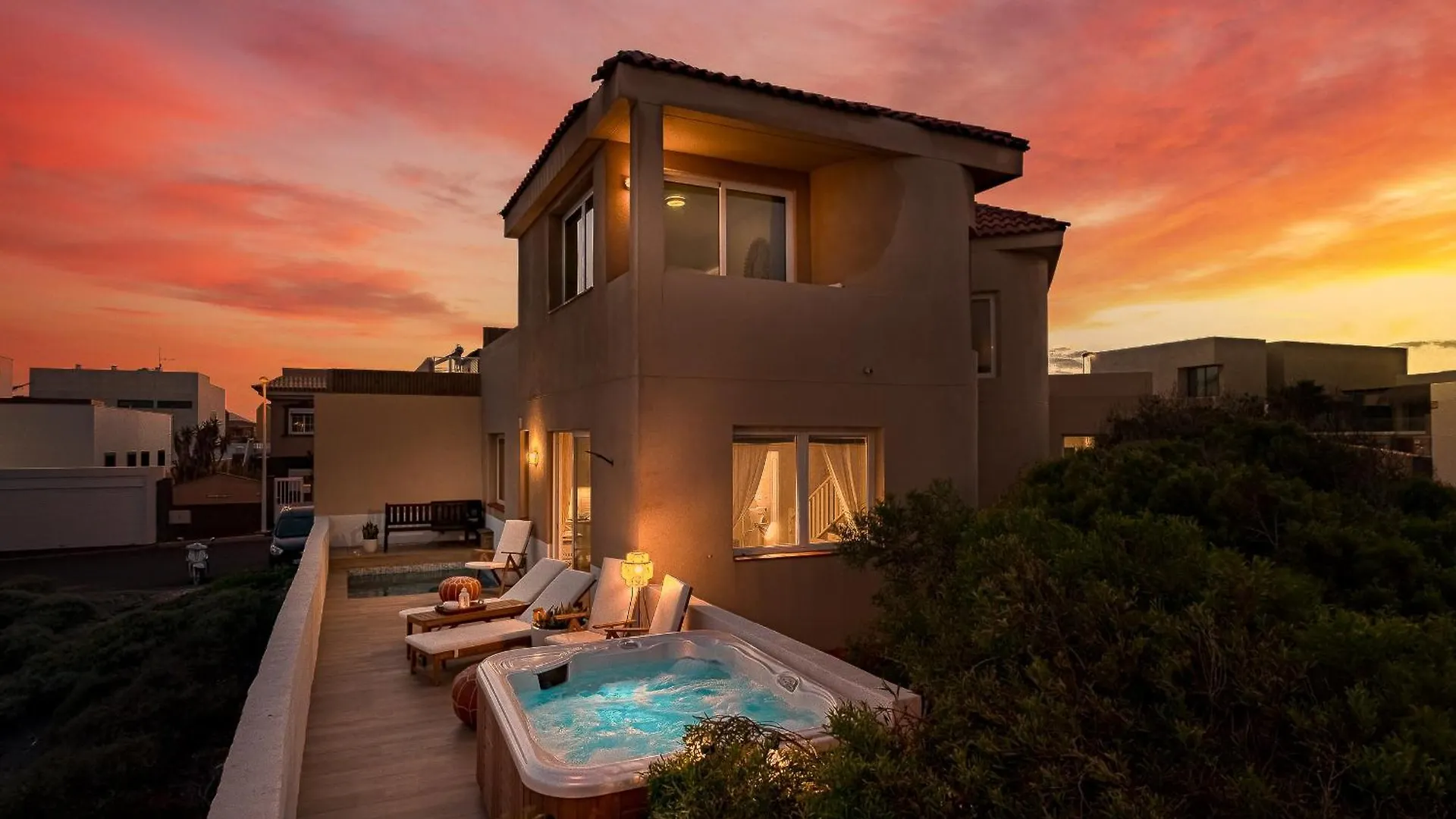 Medano Seaside Villa, Jacuzzi & Pool El Médano
