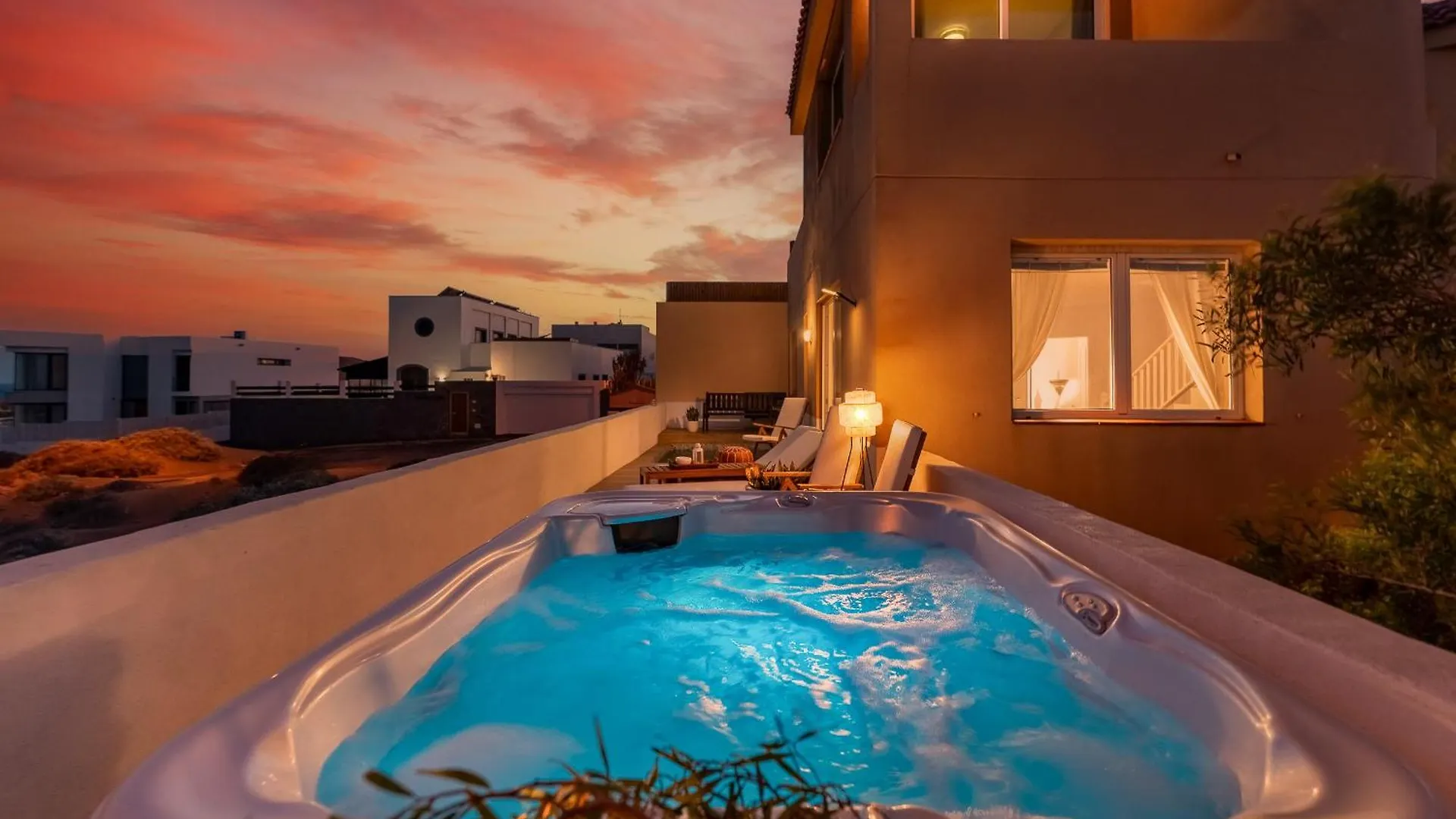 Medano Seaside Villa, Jacuzzi & Pool El Médano